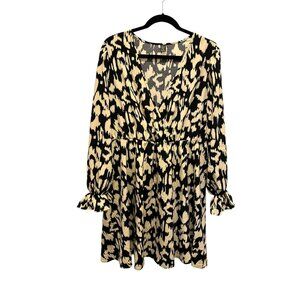 🍒 2/$20 🍒 Plus Size Black and Ivory Flowing Dress with Ruffles at Wrist